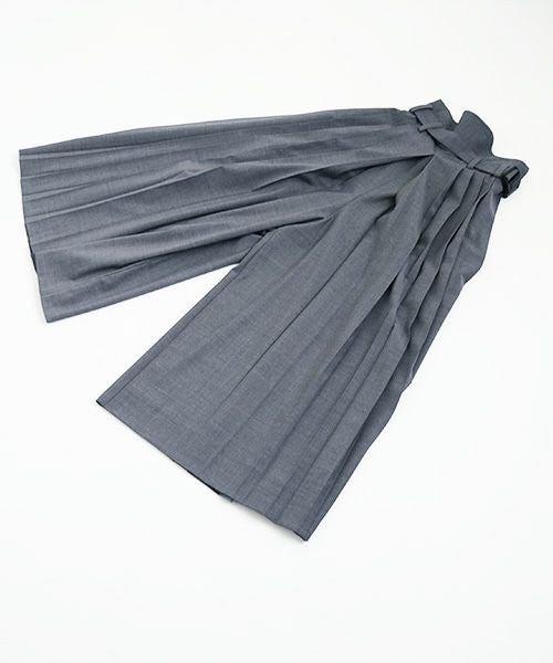 HATRA ハトラ Hak Pleats Pants [grey]