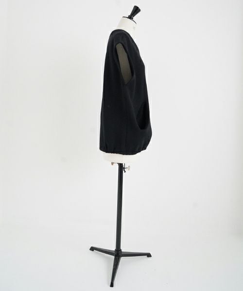 Mochi / home&miles.モチ / ホーム＆マイルズ.v-neck vest [black]