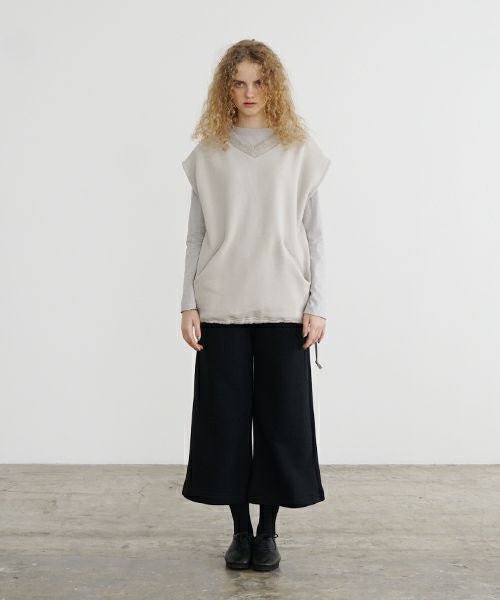 Mochi / home&miles.モチ / ホーム＆マイルズ.v-neck vest [greige]