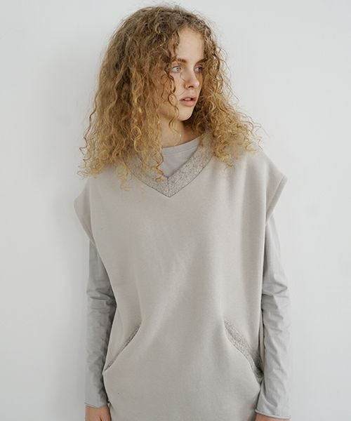 Mochi / home&miles.モチ / ホーム＆マイルズ.v-neck vest [greige]