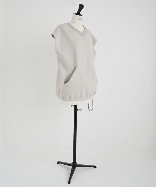 Mochi / home&miles.モチ / ホーム＆マイルズ.v-neck vest [greige]