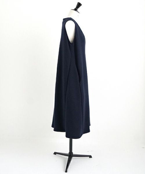 Mochi / home&miles.モチ / ホーム＆マイルズ.v-neck one piece [navy/black]