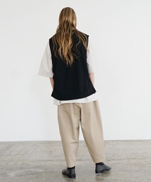VU ヴウ v vest  [BLACK］Vネックベスト vu-s24-t02
