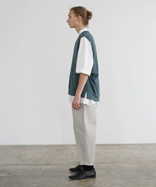 VU ヴウ v vest  [BLACK］Vネックベスト vu-s24-t02