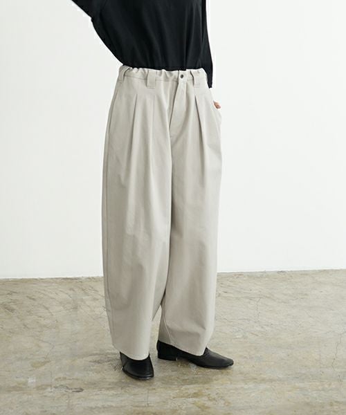 VUm ヴウエム knee wide pants finx cotton [CHALK] vu-s24-p06
