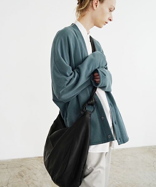 VUm PRODUCT B14 big sash bag deer leather / black