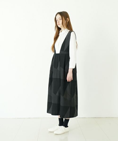Mochi モチ geometric jumper tuck skirt [ms23-op-03/charcoal×black] 幾何学柄ジャンプタックスカート