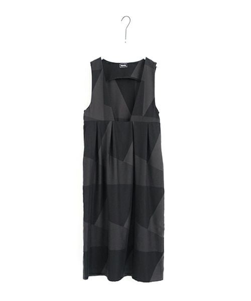 Mochi モチ geometric jumper tuck skirt [ms23-op-03/charcoal×black] 幾何学柄ジャンプタックスカート