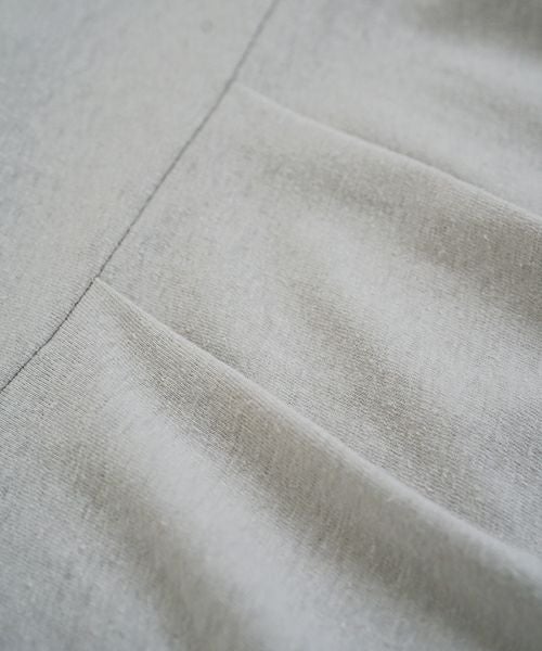 Mochi モチ tuck t-shirt [ms22-to-02/chalk] タックTシャツ