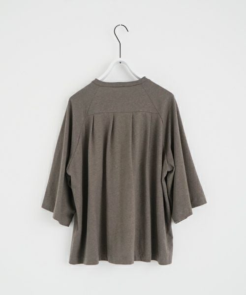 Mochi モチ tuck t-shirt [ms22-to-02/greige] タックTシャツ