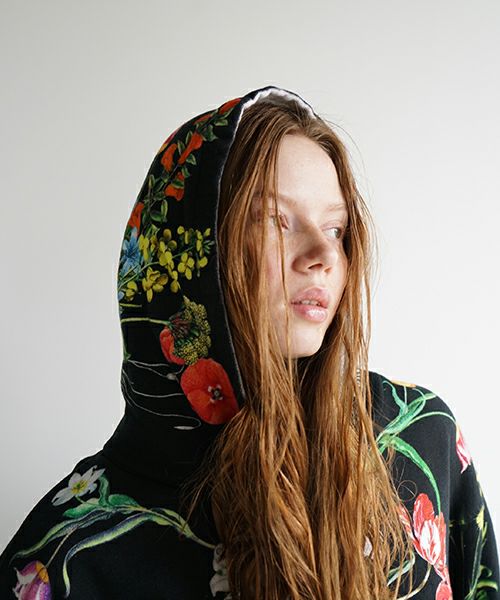 AHCAHCUMあちゃちゅむお花体パーカー（クロ）01-231-0701