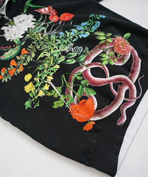 AHCAHCUMあちゃちゅむお花体パーカー（クロ）01-231-0701