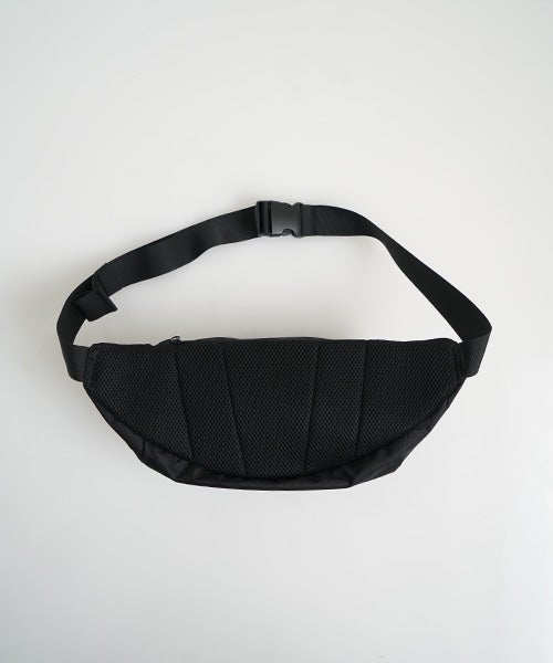 AHCAHCUM あちゃちゅむお目目BODY BAG（クロ）