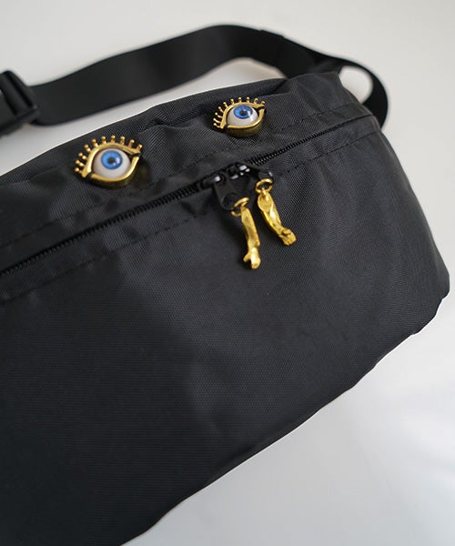 AHCAHCUM あちゃちゅむお目目BODY BAG（クロ）