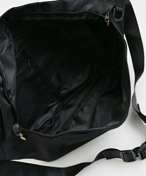 AHCAHCUM あちゃちゅむ お目目BODY BAG（クロ）