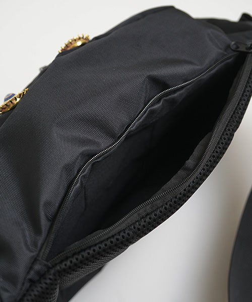 AHCAHCUM あちゃちゅむお目目BODY BAG（クロ）