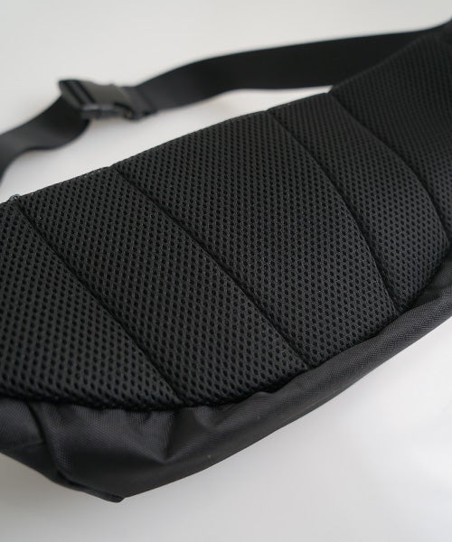 AHCAHCUM あちゃちゅむお目目BODY BAG（クロ）