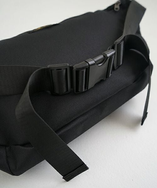 AHCAHCUM あちゃちゅむ お目目BODY BAG（クロ）