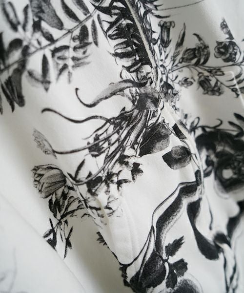 AHCAHCUMあちゃちゅむお花の体ジップパーカー（モノクロ）