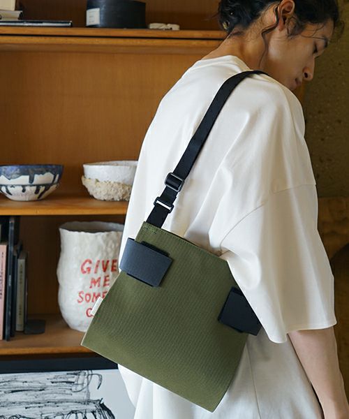 macromauro マクロマウロ WRAP BAG SHOULDER CANVAS S(KHAKI)
