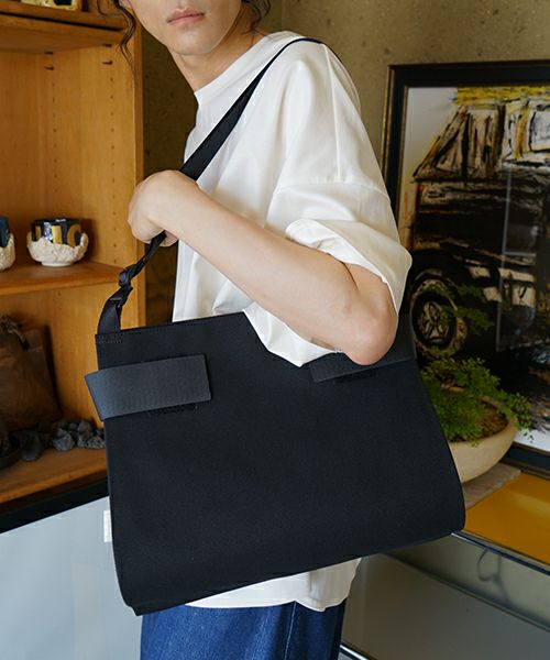 macromauro  マクロマウロ WRAP BAG SHOULDER CANVAS M(BLACK)