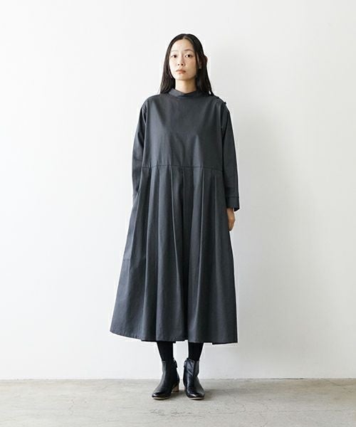 Mochi モチ hight neck tuck dress[ma20-op-01/graphite] ハイネック