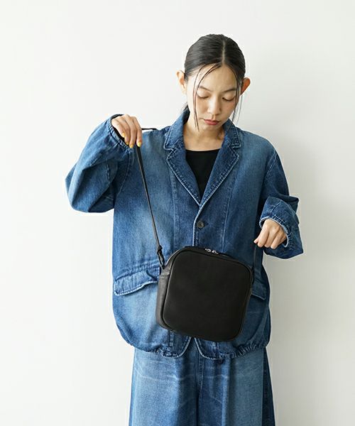 Mochi モチ box shoulder bag[ma-pro-27/black] 鹿革 ボックス