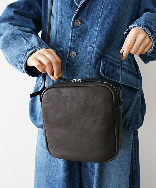 Mochi モチ box shoulder bag[ma-pro-27/black] 鹿革 ボックス