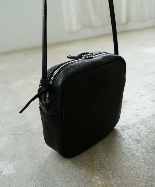Mochi モチ box shoulder bag[ma-pro-27/black] 鹿革 ボックス