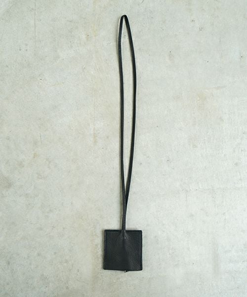 VUm PRODUCT B17S square neck key holder deer leather / black