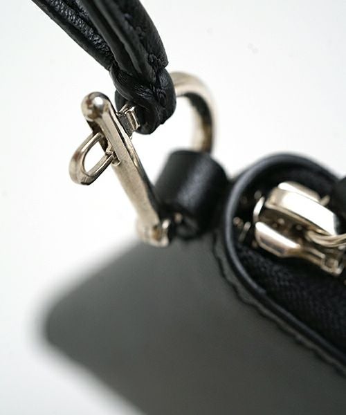 ED ROBERT JUDSONエド ロバート ジャドソンkarabiner strap round zip purse 05.BLACK