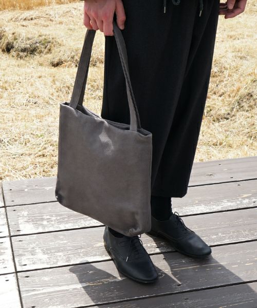 VUm PRODUCT B16 shoulder tote deer leather / gray