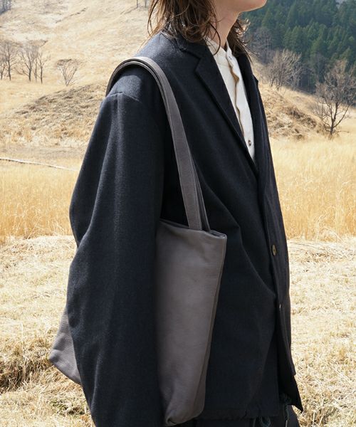 VUm PRODUCT B16 shoulder tote deer leather / gray