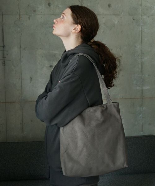 ヒデ　　鹿 VUm PRODUCT B16 shoulder tote deer leather / gray