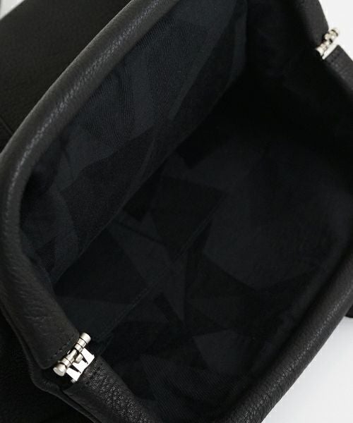 VUm PRODUCT B20 kiss-lock shoulder bag wide deer leather / black