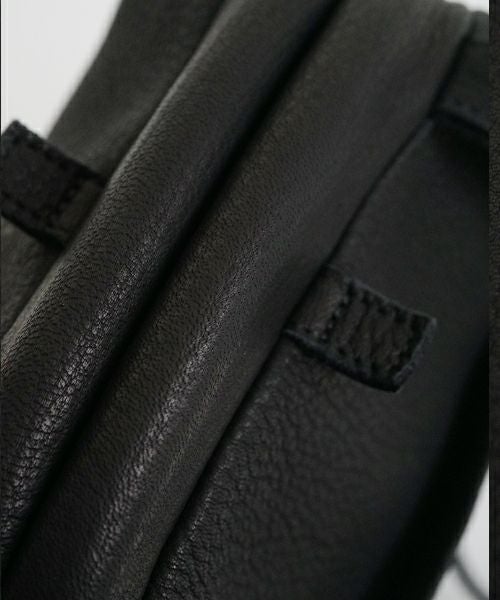 VUm PRODUCT B21 kiss-lock shoulder bag slim deer leather / black