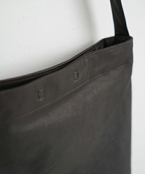 YOKO SAKAMOTO / ヨーコサカモトRESEARCHER BAG-MEDIUM[BROWN-FG] YS-BAG-LE-M