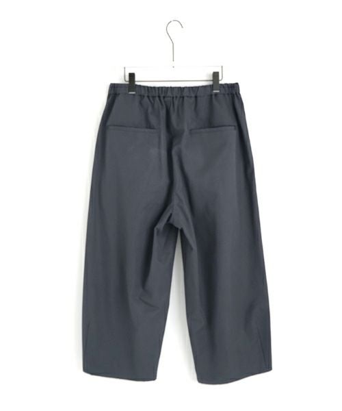 VUm ヴウエム tuck wide cropped pants finx cotton [GRAPHITE] vu-pnt-012