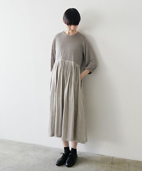Mochi / モチ<br>panel tuck dress [frosty gray]<br>ms22-op-05