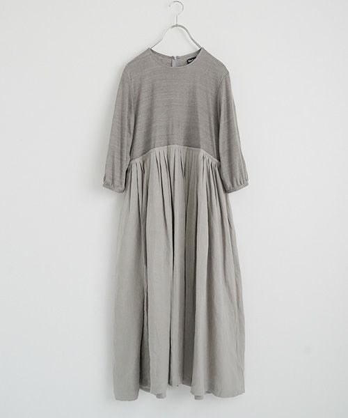 Mochi / モチ<br>panel tuck dress [frosty gray]<br>ms22-op-05