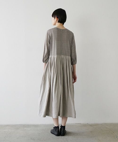 Mochi / モチ<br>panel tuck dress [frosty gray]<br>ms22-op-05