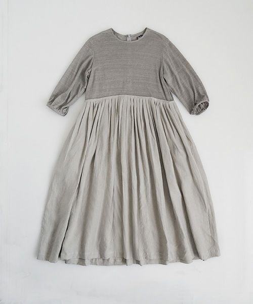 Mochi / モチ<br>panel tuck dress [frosty gray]<br>ms22-op-05
