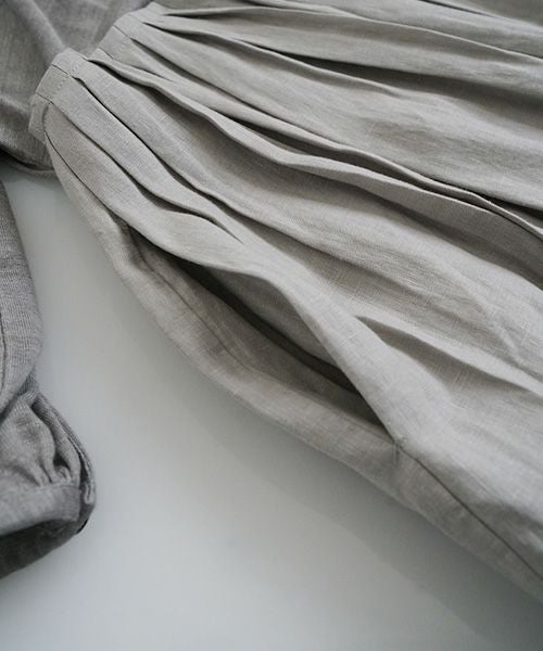 Mochi / モチ<br>panel tuck dress [frosty gray]<br>ms22-op-05