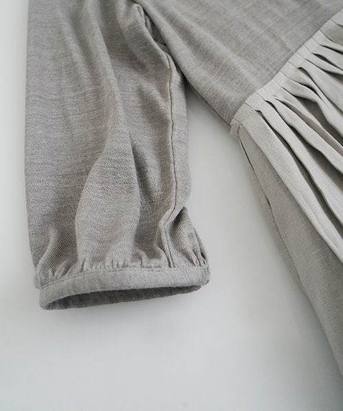 Mochi / モチ<br>panel tuck dress [frosty gray]<br>ms22-op-05