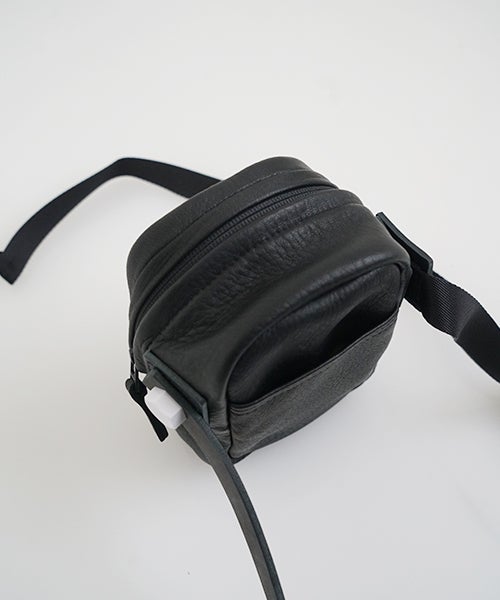 macromauro BOX BAG S black｜ディアレザー撥水ミニショルダーバッグ