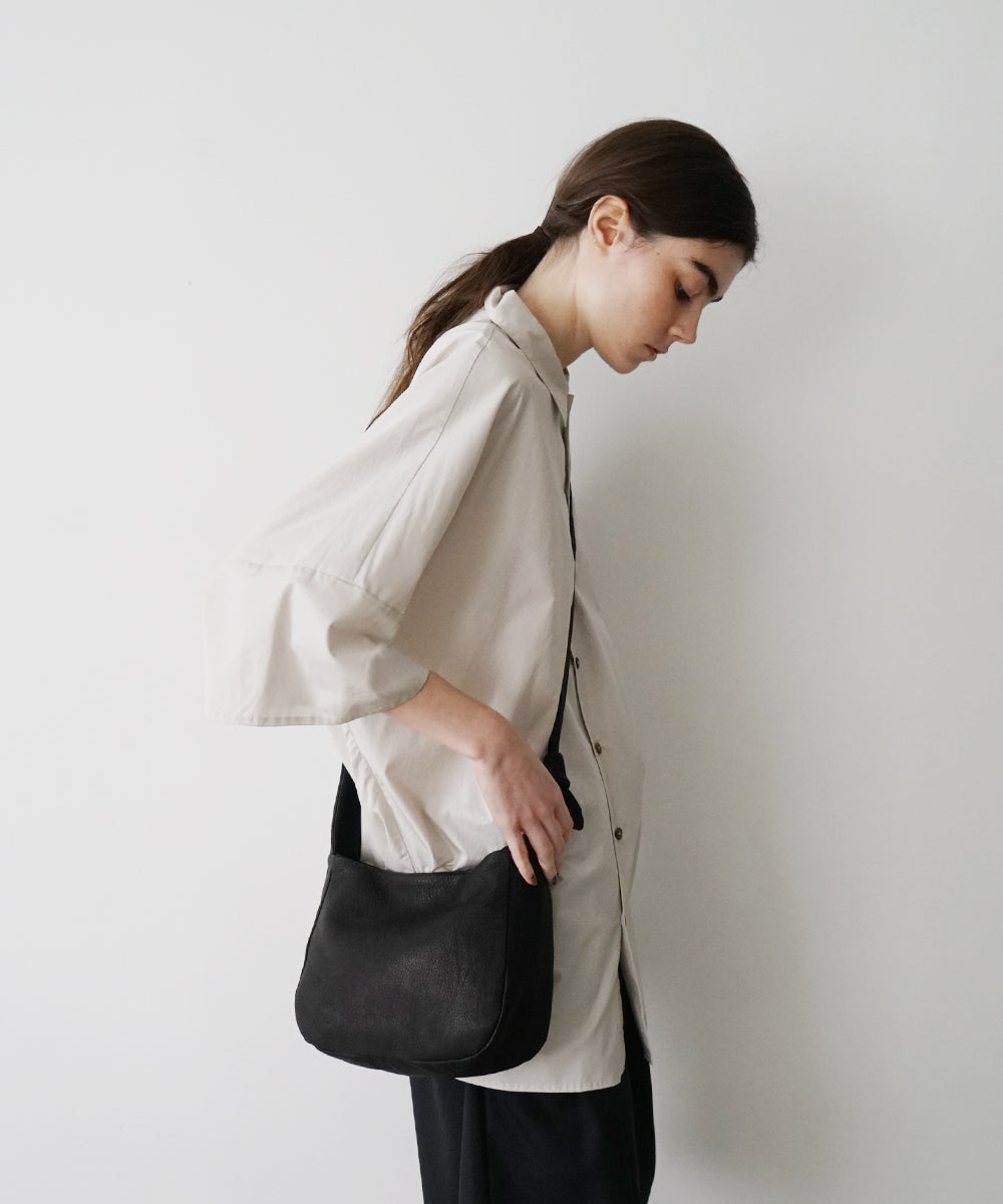 VUm PRODUCT B22 mini sash bag deer leather / black