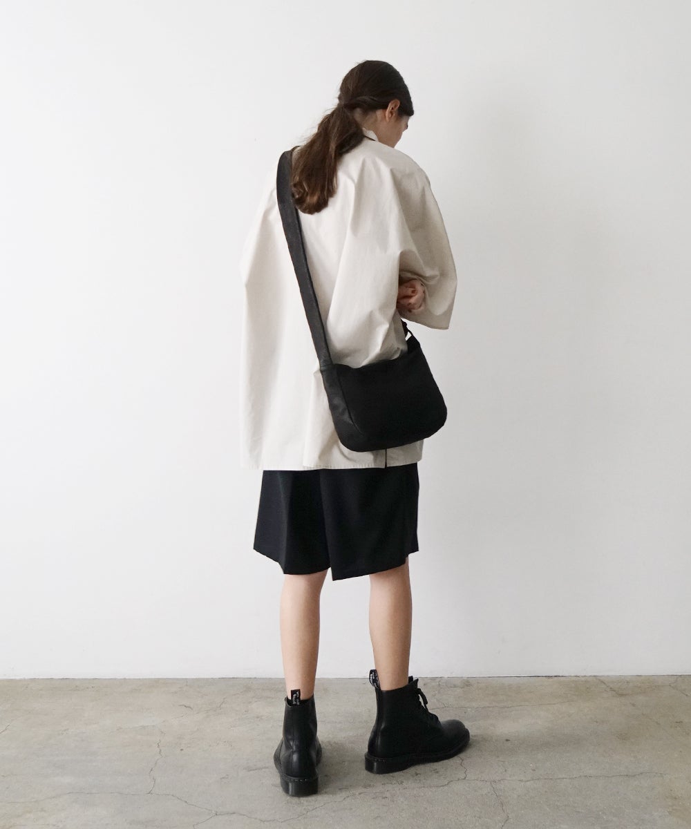 VUm PRODUCT B22 mini sash bag deer leather / black