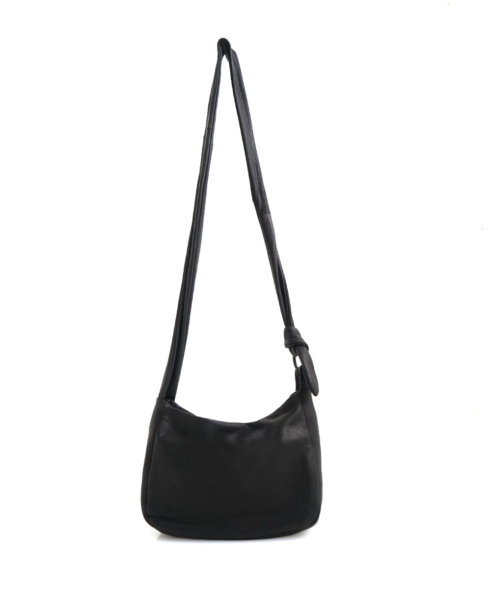 VUm PRODUCT B22 mini sash bag deer leather / black
