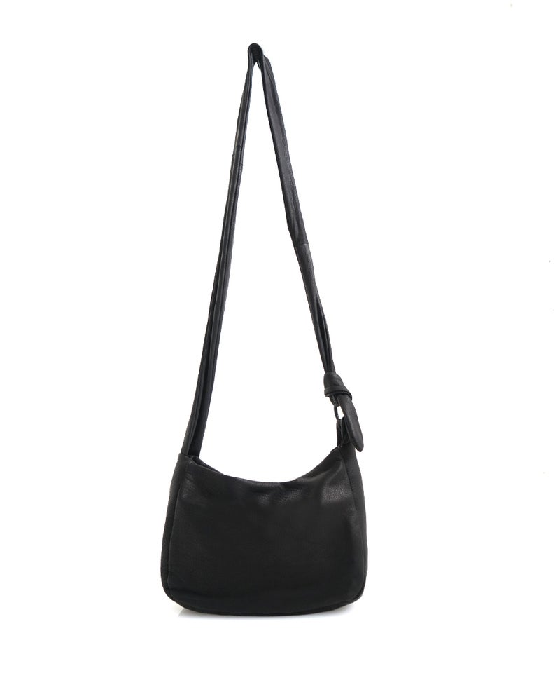 VUm PRODUCT B22 mini sash bag deer leather / black