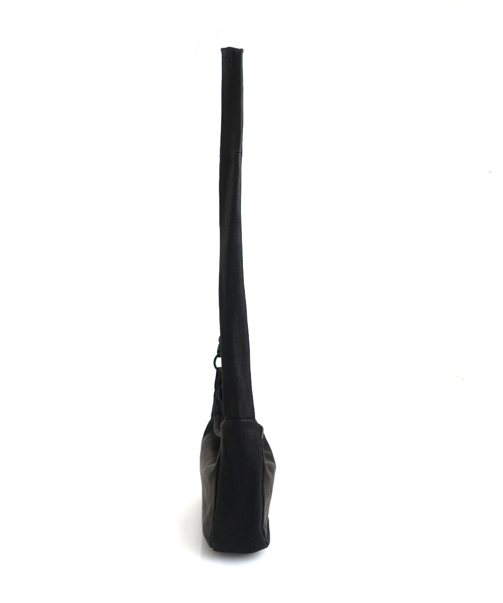 VUm PRODUCT B22 mini sash bag deer leather / black